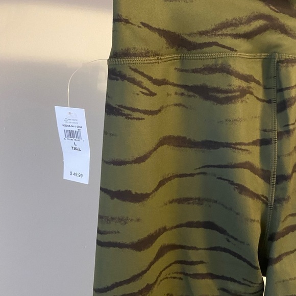 NWT- Gap High Rise Breathable Ankle Leggings, Large Tall , green, black, zebra - Picture 6 of 7